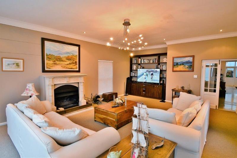 5 Bedroom Property for Sale in Hillcrest Western Cape